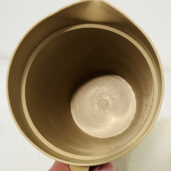 Vintage Tupperware 2 Qt Pitcher Harvest Tan Brown w/ White Push Button Lid - Picture 7 of 10